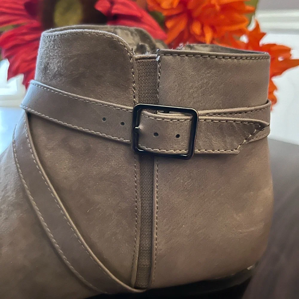 Grey Booties - Picture 3 of 4